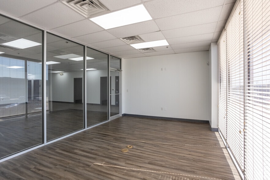 More Photos Of 2213 E Pioneer Dr, Irving Manufacturing For Lease