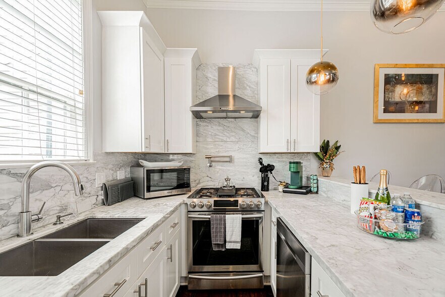 More Photos Of 1201 Baronne St, New Orleans Hotel For Sale