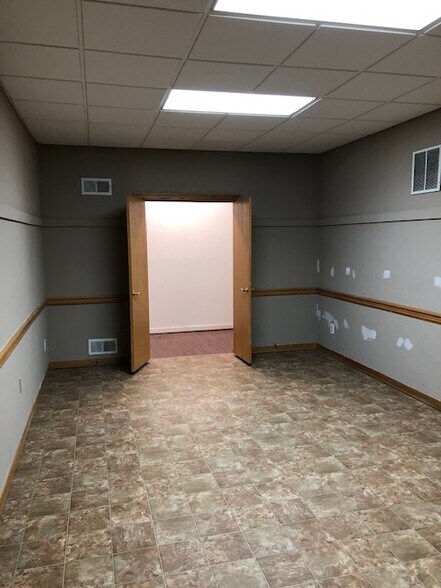 More Photos Of 9208 Venture Ct, Manassas Park Warehouse For Lease