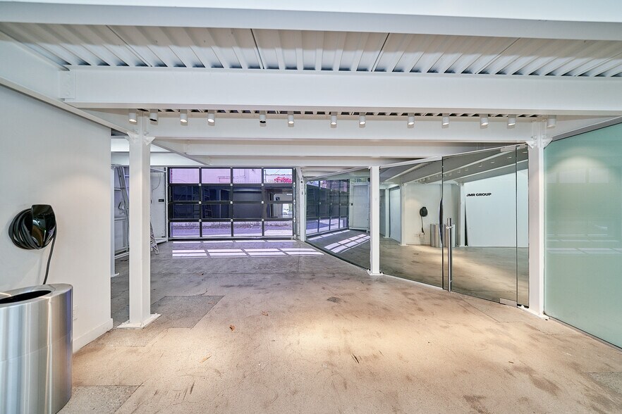 More Photos Of 165-171 S Robertson Blvd, Beverly Hills Storefront For Lease