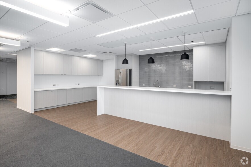 More Photos Of 5335 Wisconsin Ave NW, Washington Office For Lease