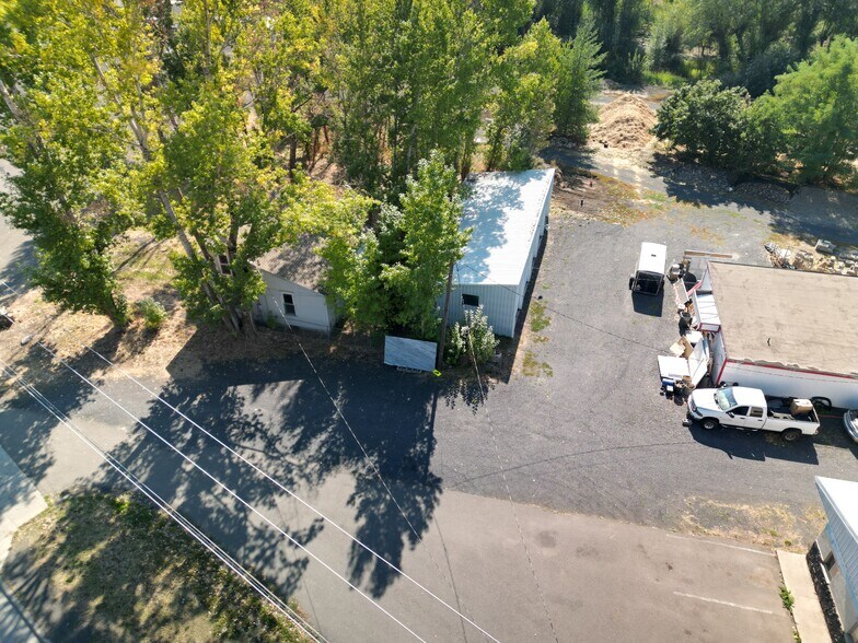 More Photos Of 427 Troy Rd, Moscow Warehouse For Sale
