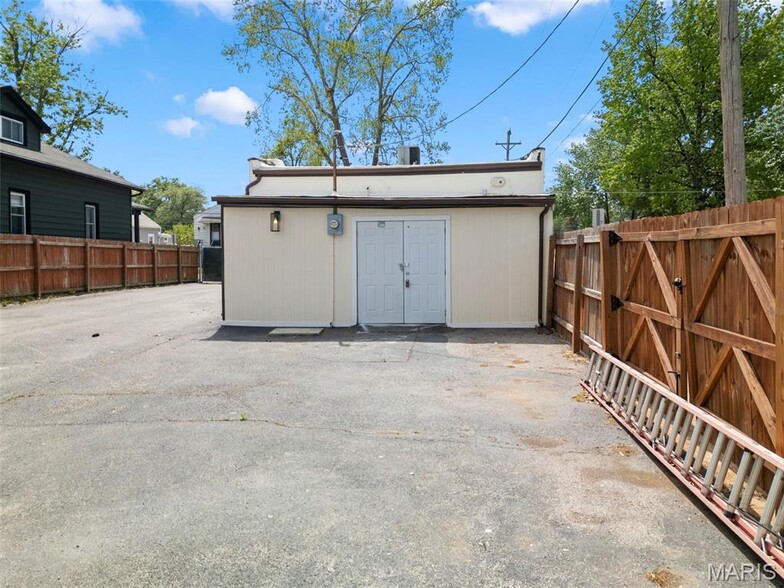 More Photos Of 4687 Heidelberg Ave, Saint Louis Convenience Store For Sale