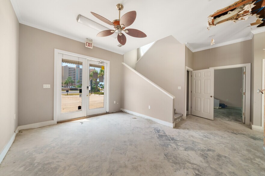 More Photos Of 6504 Thomas Dr, Panama City Office Residential For Sale