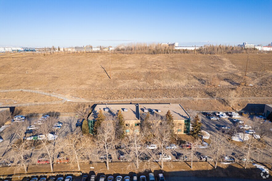 More Photos Of 6325-6335 10th St SE, Calgary Office For Lease