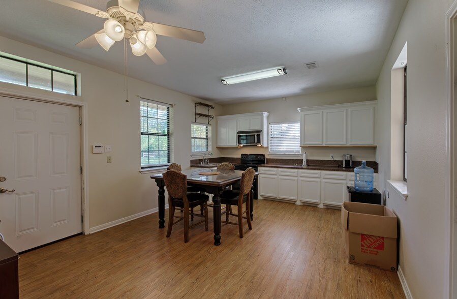 More Photos Of 16259 FM 149, Montgomery Light Manufacturing For Sale