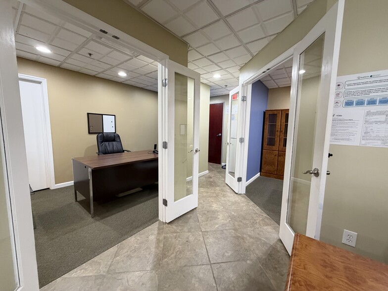 More Photos Of 10412 Allisonville Rd, Fishers Office For Sale