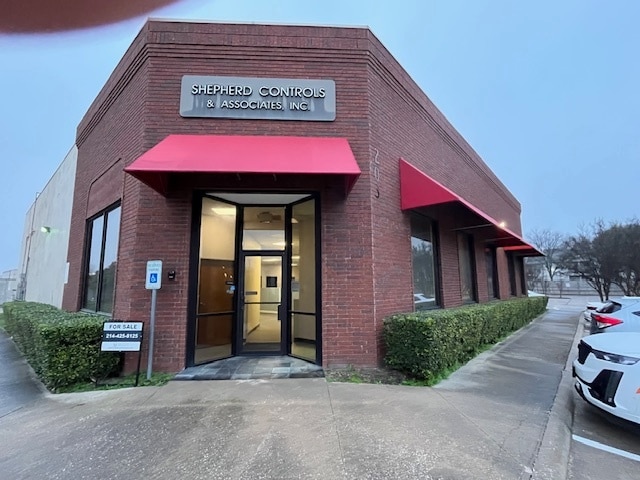 More Photos Of 203 S Jupiter Rd, Allen Light Distribution For Sale