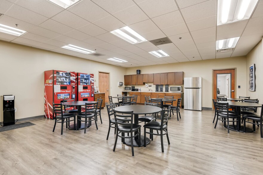 More Photos Of 300 Technology Ct SE, Smyrna Unknown For Lease