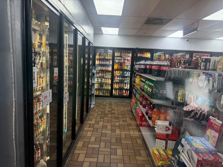 More Photos Of 210-220 S Lovekin Blvd, Blythe Service Station For Sale