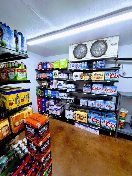 More Photos Of 101 W Main St, Geronimo General Retail For Lease