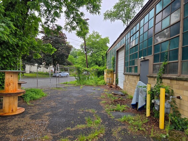 More Photos Of 2 Whitehead rd, Hamilton Warehouse For Lease