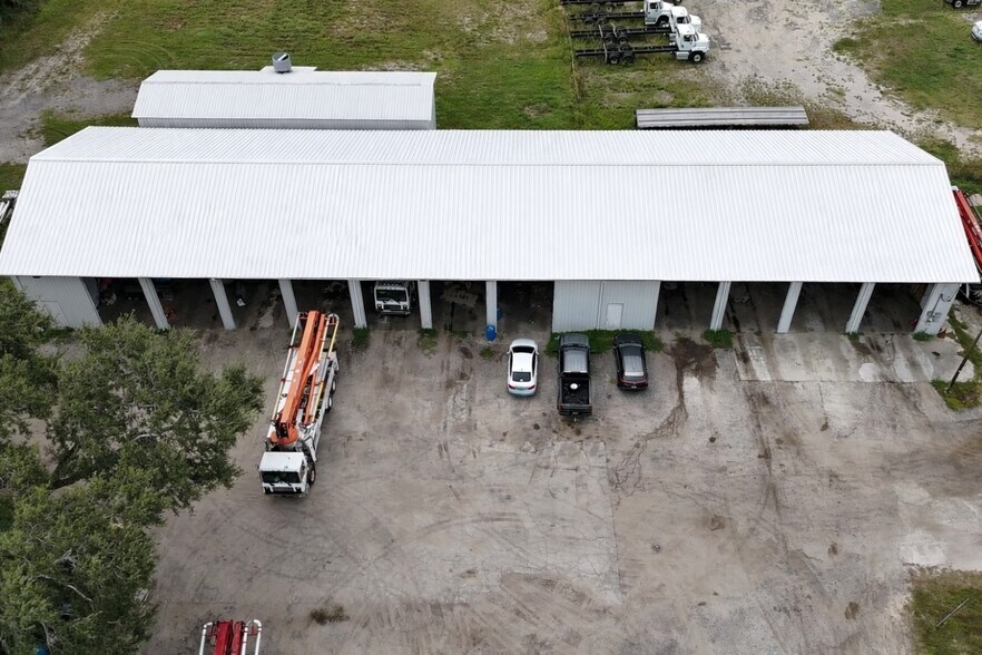 More Photos Of 9879 US Highway 301 N, Tampa Warehouse For Lease