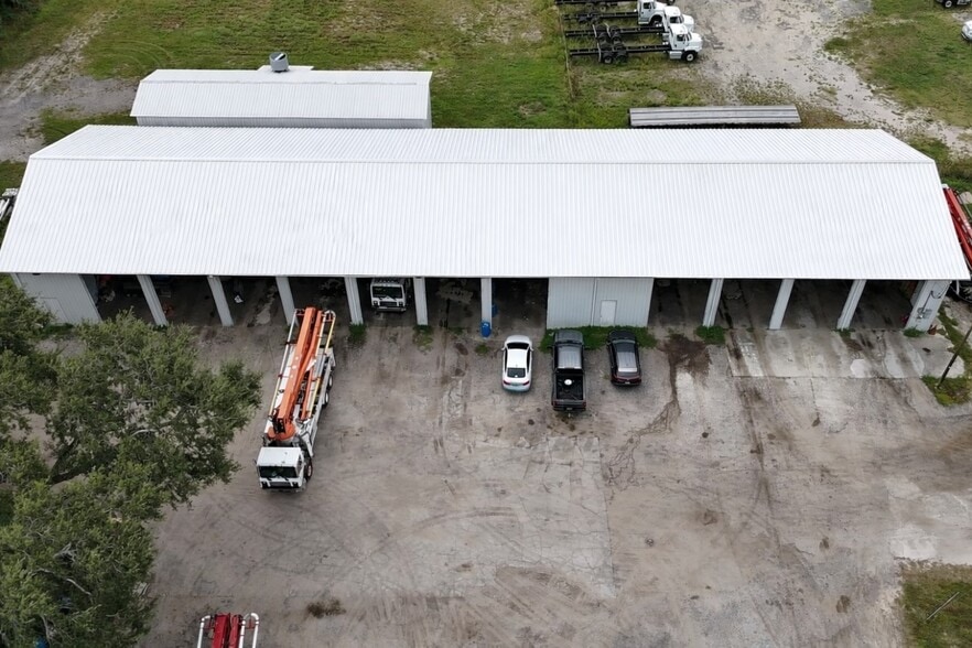 More Photos Of 9879 US Highway 301 N, Tampa Warehouse For Lease