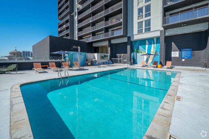 More Photos Of 1617 Fannin St, Houston Multifamily For Sale