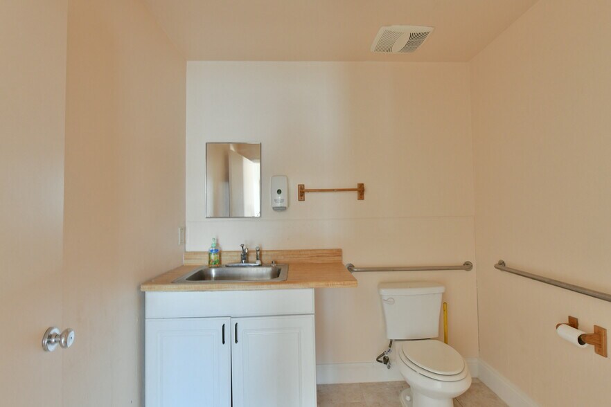 More Photos Of 1859-1861 Lomita Blvd, Lomita Storefront Retail Office For Lease