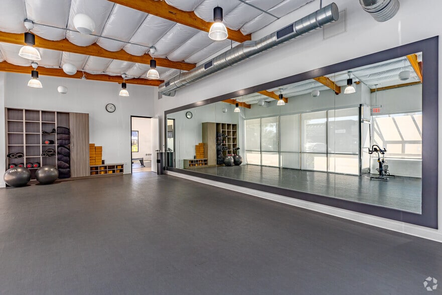 More Photos Of 5205 Avenida Encinas, Carlsbad Unknown For Lease