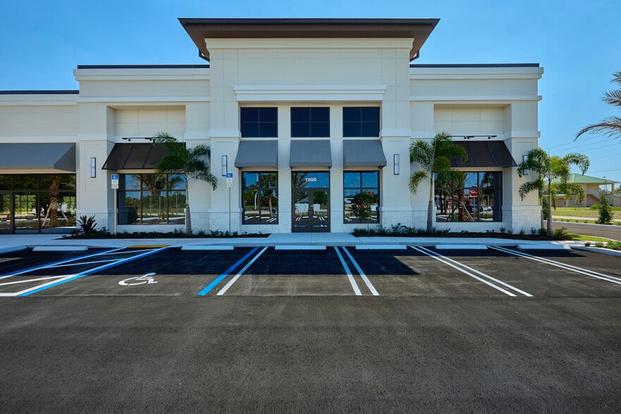 More Photos Of 1908 SW Gatlin Blvd, Port Saint Lucie General Retail For Lease