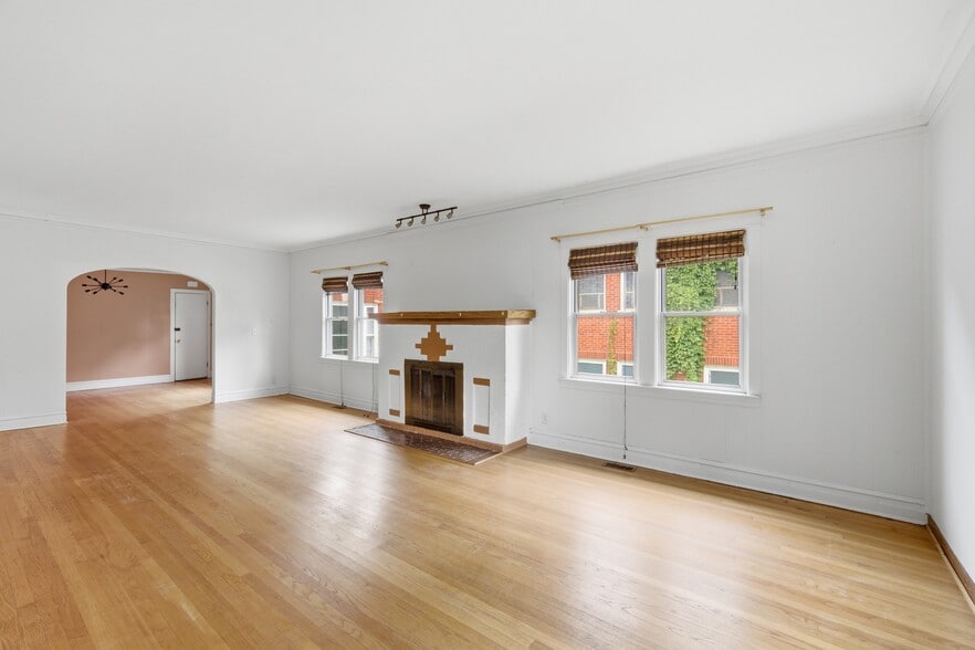 More Photos Of 6240 N Avondale Ave, Chicago Specialty For Sale