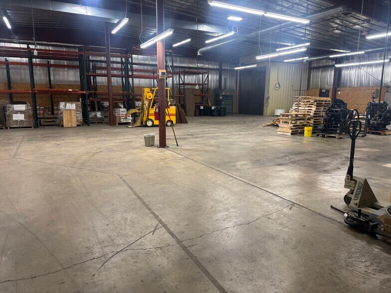 More Photos Of 1434 Progress Ln, Omro Distribution For Lease