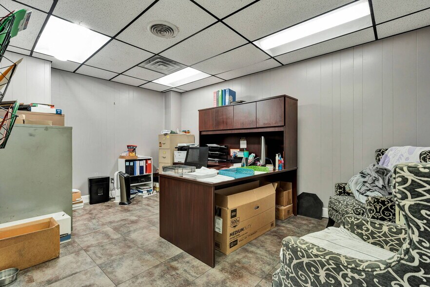 More Photos Of 2450 Riverside Drive, Chattanooga Warehouse For Sale