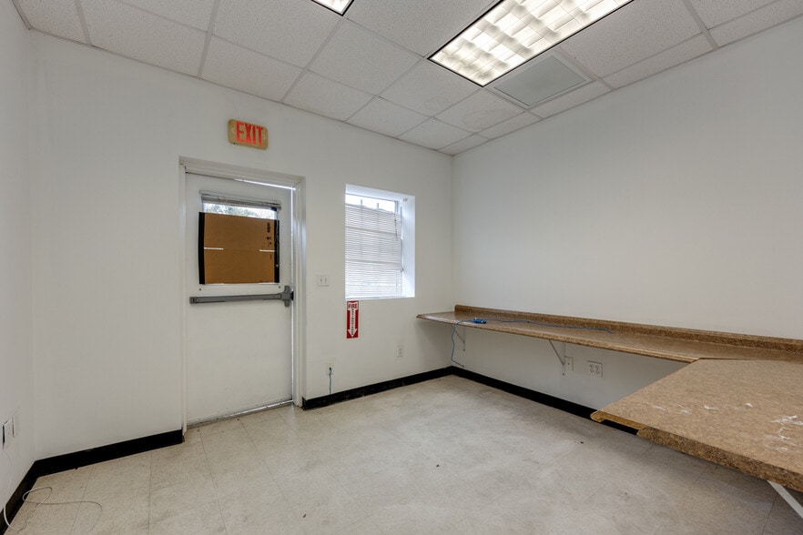 More Photos Of 4770 Shelfer Rd, Tallahassee Warehouse For Sale