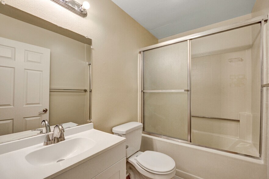 More Photos Of 515 E Elmwood Ave, Burbank Apartments For Sale