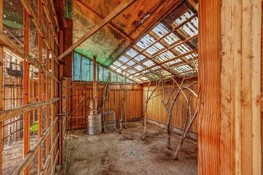 More Photos Of 708 N Pleasant Ave, Fresno Warehouse For Sale