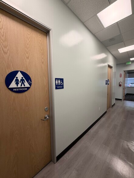 More Photos Of 5142 Clareton Dr, Agoura Hills Showroom For Lease