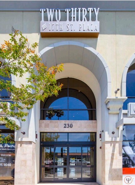 More Photos Of 230 E 17th St, Costa Mesa Storefront Retail Office For Lease