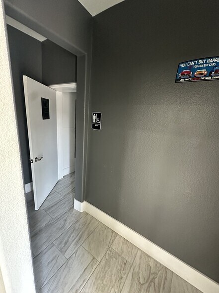 More Photos Of 4023-4033 N 19th Ave, Phoenix Storefront Retail Office For Sale