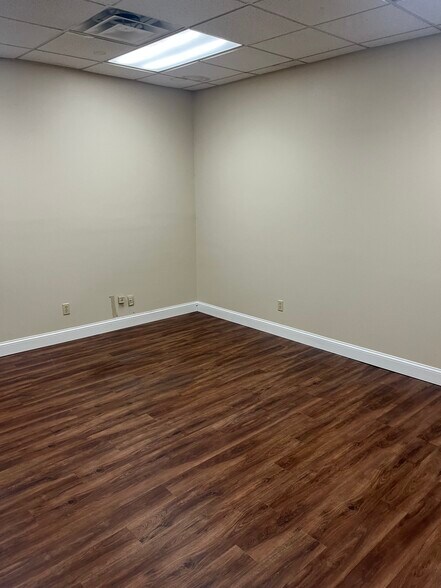 More Photos Of 859 Park Ave, Orange Park Medical For Sale