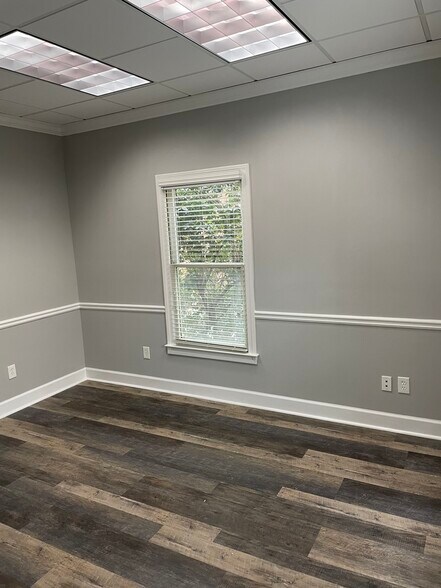 More Photos Of 595 Colonial Park Dr, Roswell Loft Creative Space For Lease