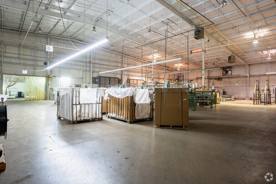 More Photos Of 715 S River Street, Calhoun Warehouse For Lease