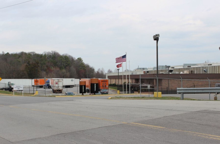 More Photos Of 208 Copper Top Ln NE, Cleveland Warehouse For Lease