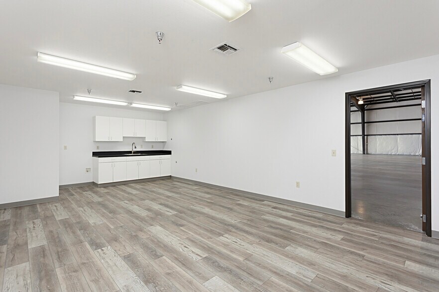 More Photos Of 2898 Montecito Rd, Ramona Airplane Hangar For Lease