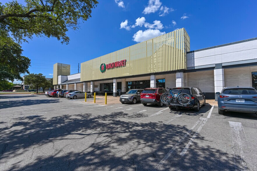 Primary Photo Of 6929 Airport Blvd, Austin Unknown For Lease