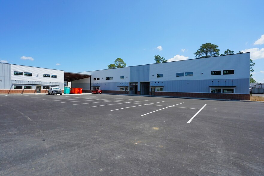 More Photos Of 8120 Windsor Hill Blvd, North Charleston Light Distribution For Sale