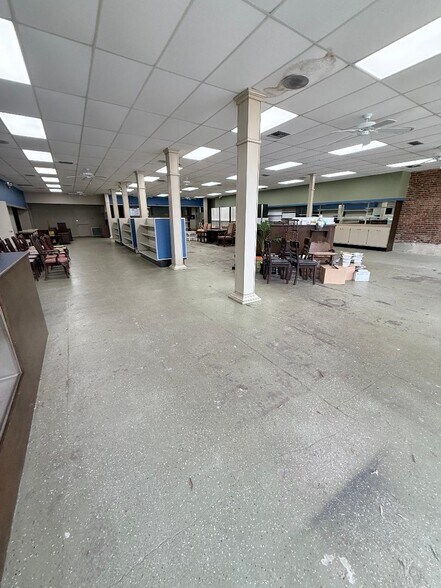 More Photos Of 1982 N Railroad Ave, Arcadia Storefront For Sale