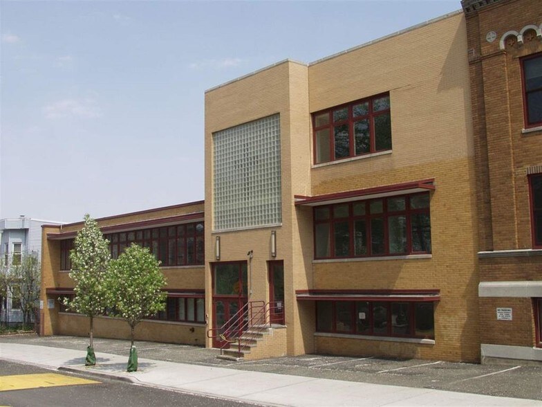 More Photos Of 2000 West St, Union City Office Residential For Lease