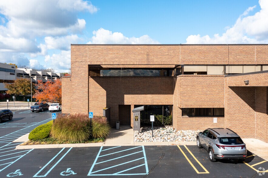 More Photos Of 29275 Northwestern Hwy, Southfield Medical For Sale