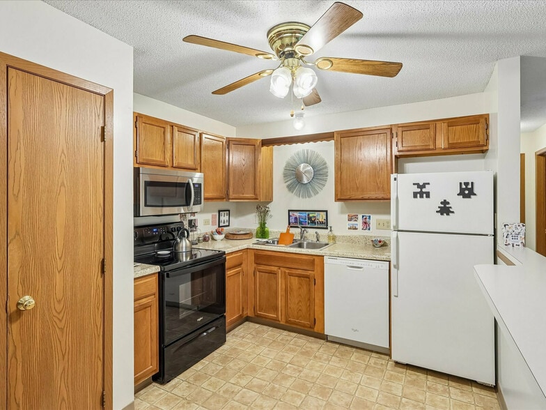 More Photos Of 1620 Vine St, West Des Moines Apartments For Sale