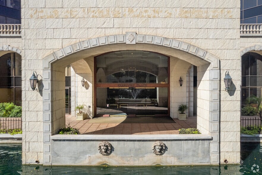 More Photos Of 2999 N 44th St, Phoenix Office For Sale