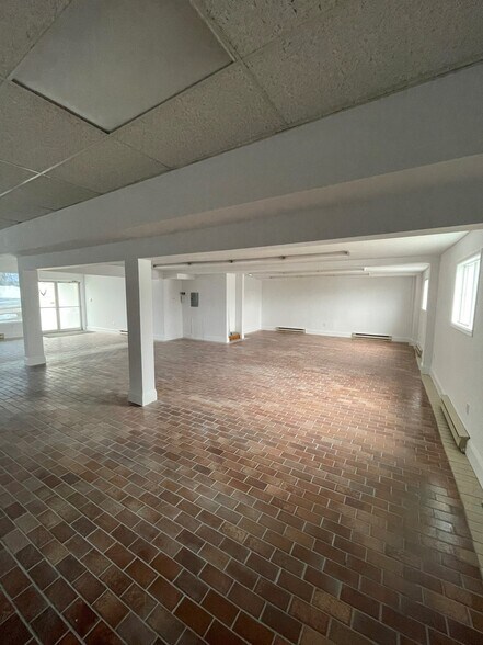 More Photos Of 327 Windmill Rd, Dartmouth Office For Lease
