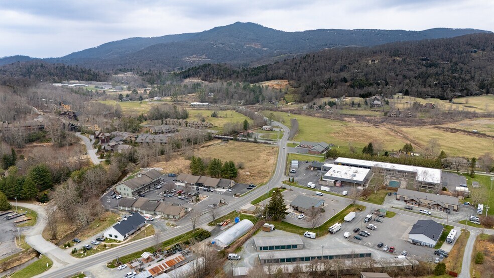 More Photos Of 110 High Country Sq, Banner Elk General Retail For Lease