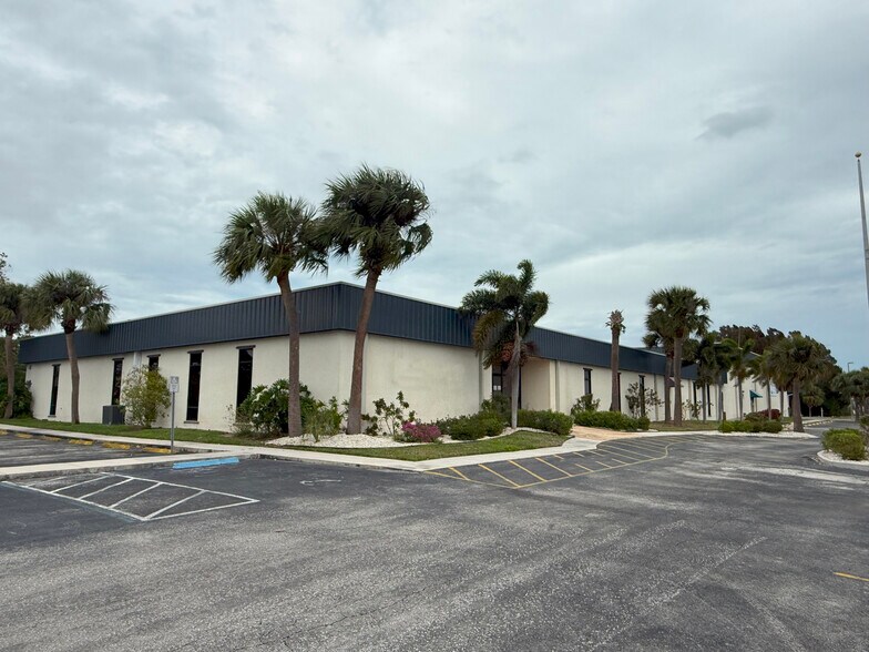 More Photos Of 600 Edwards Rd, Fort Pierce Warehouse For Sale