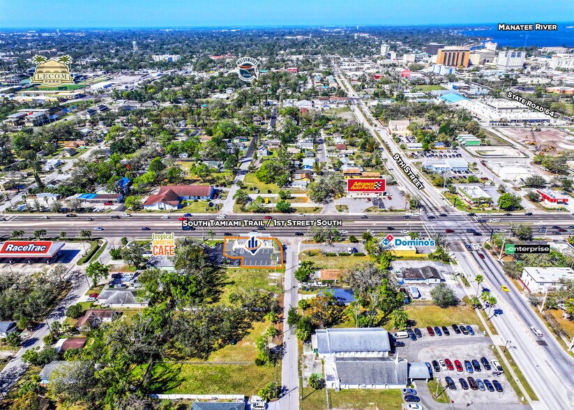 More Photos Of 1003 1st St, Bradenton Freestanding For Lease