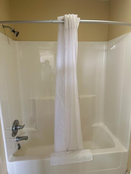 More Photos Of 1500 Edmonton Rd, Tompkinsville Hotel For Sale