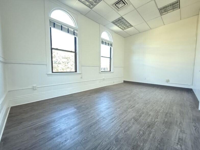 More Photos Of 5 Warren St, Concord Storefront Retail Office For Lease