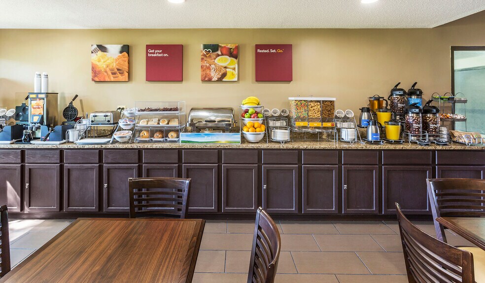 More Photos Of 2235 173rd St, Lansing Hotel For Sale